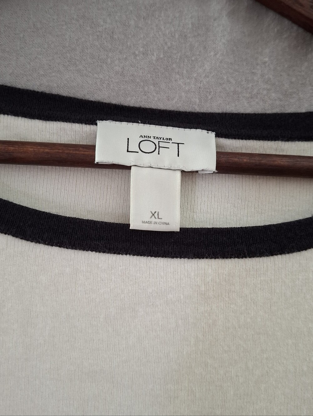 Ann Taylor LOFT Women's Ivory And Black Knit Sweater Size XL Raglan Sleeve - Picture 3 of 8